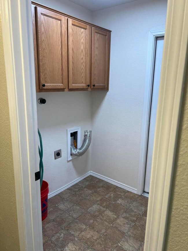 Building Photo - 1004 Desert Paintbrush Loop