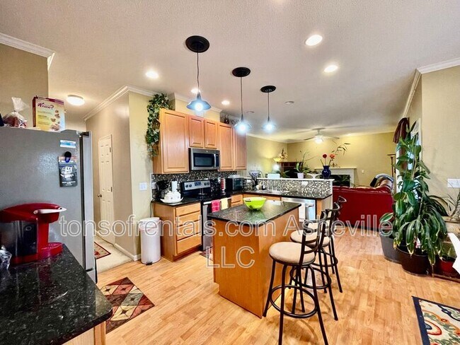 Building Photo - 51 Yorktown Cir
