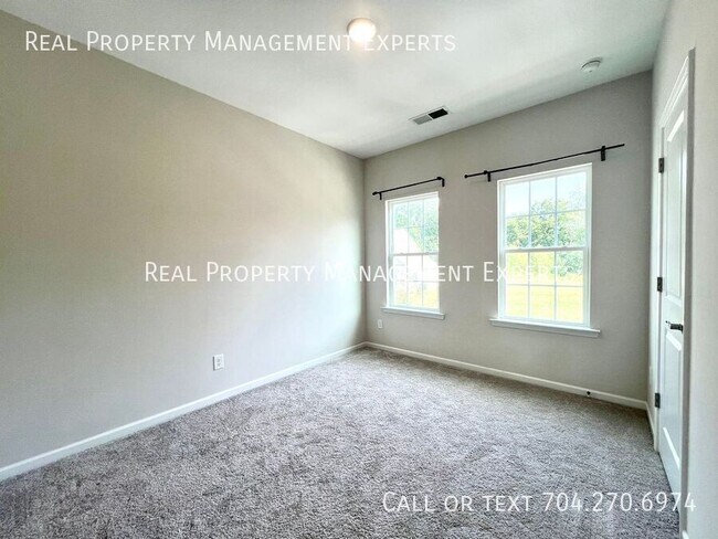 Building Photo - 752 River Park Road