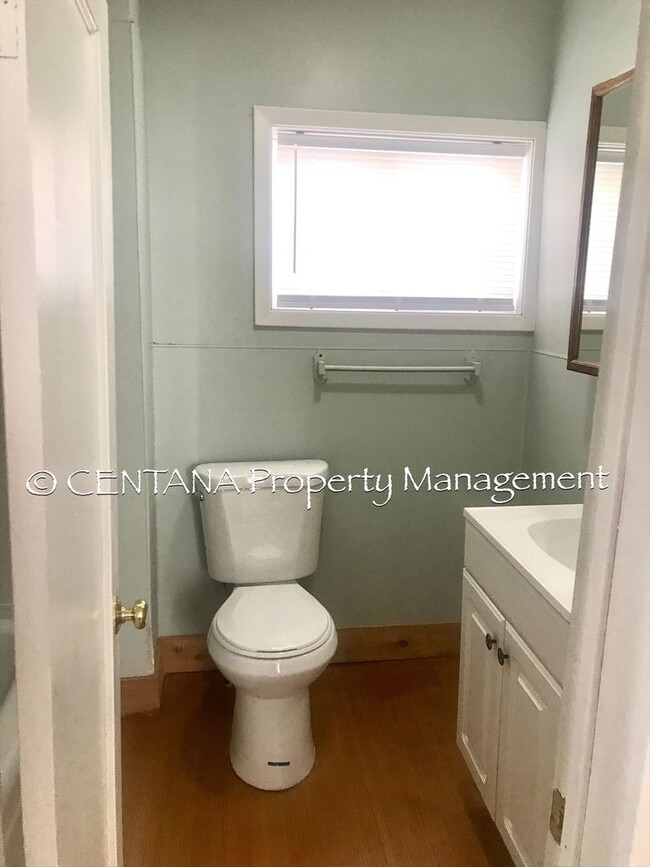 Building Photo - Cozy 3 bedroom with some cute updates!