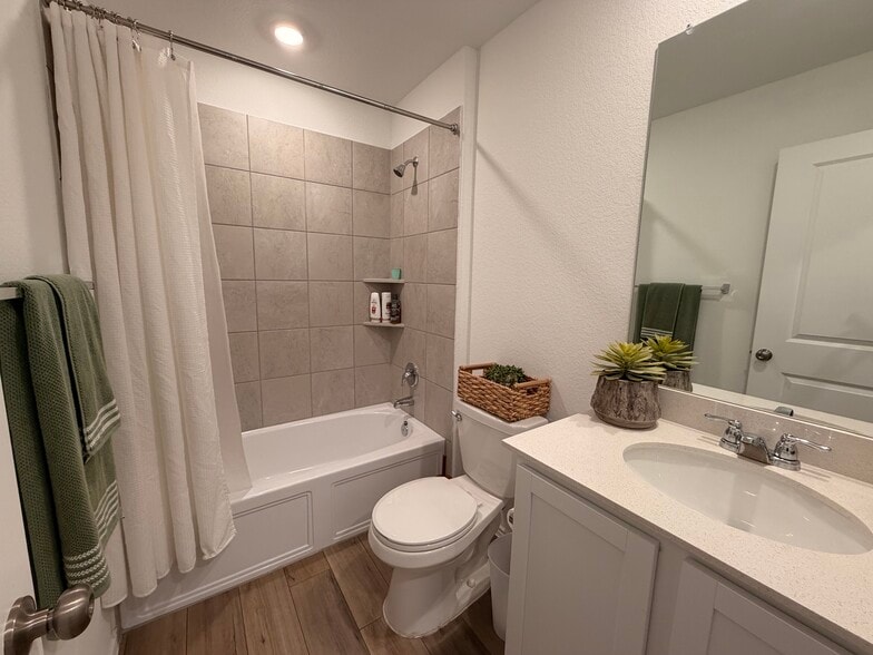 Building Photo - 2109 Four Waters Loop