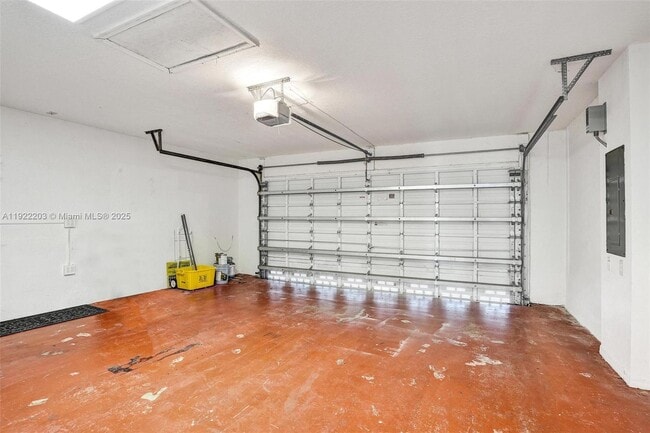 Building Photo - 6305 Willoughby Cir