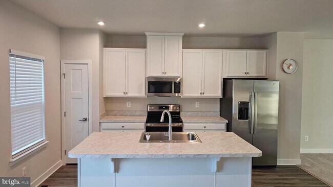 Building Photo - 2055 Rivers Dr