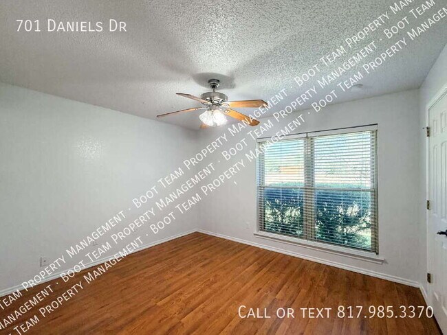 Building Photo - 701 Daniels Dr