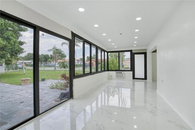 Building Photo - 2224 N 35th Ave