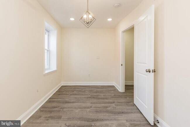 Building Photo - 537 N 33rd St