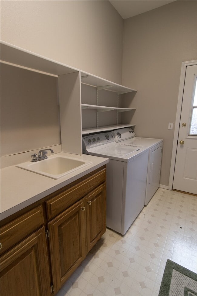 Building Photo - 15284 Putman Rd