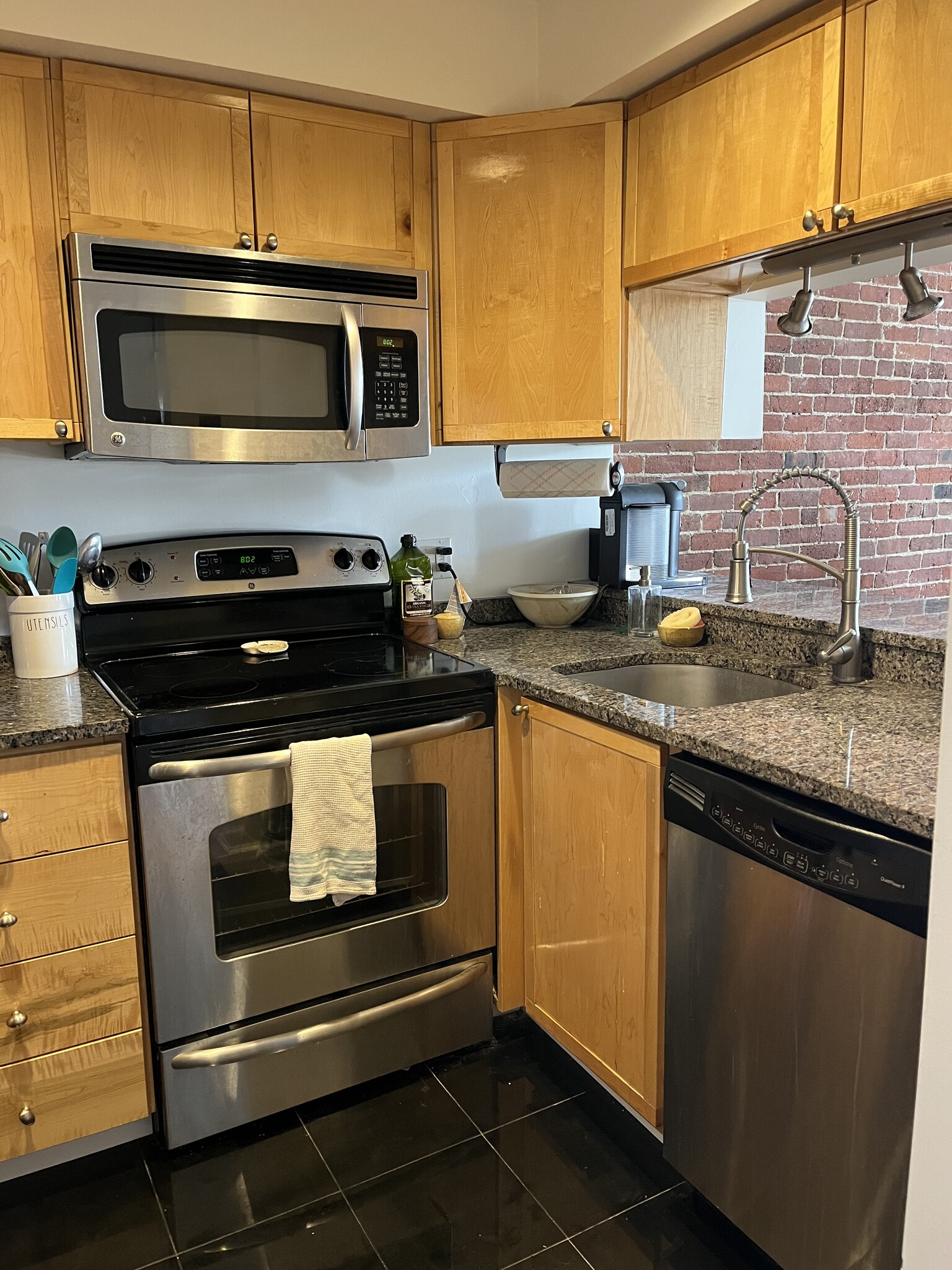 Current Kitchen - 5 Appleton St