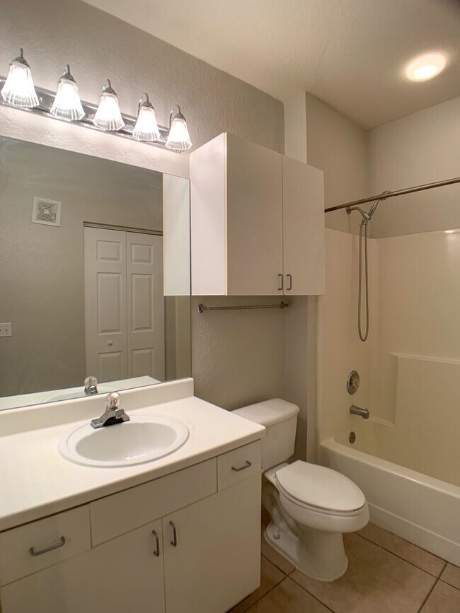 Building Photo - $600 Deposit* Beautiful 2/2 with pool view Balcony/ Tile through entire unit washer & dryer, wate...