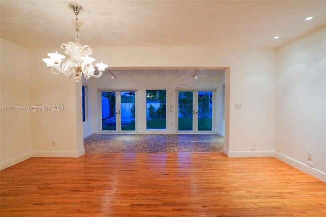 Building Photo - 355 Redwood Ln