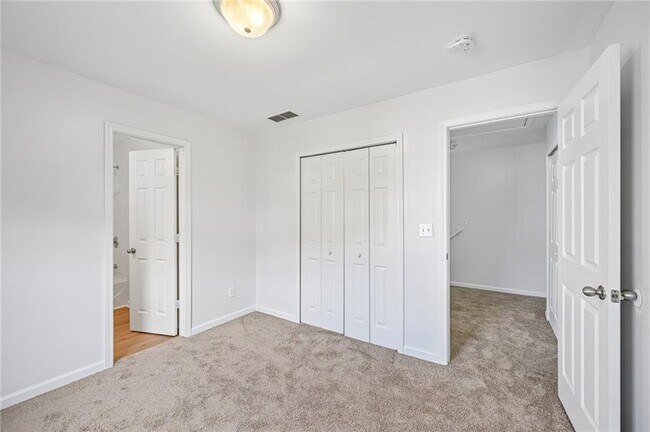 Building Photo - 725 Crestwell Cir