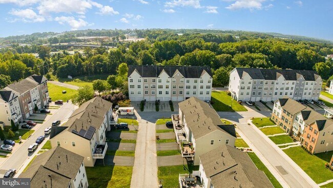 Building Photo - 1650 Mohegan Dr