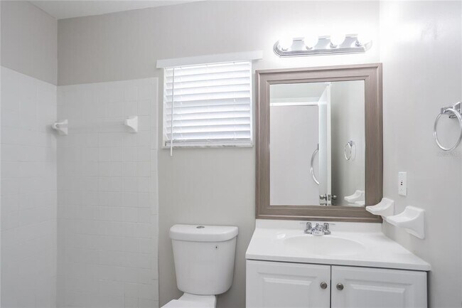 Building Photo - 834 Cinnamon Dr