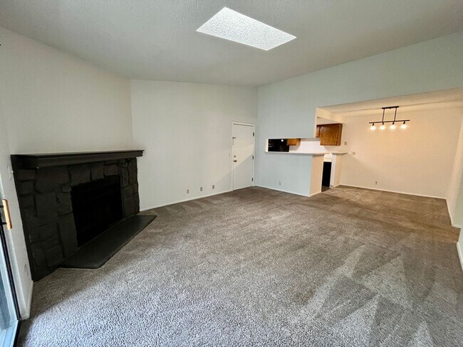 Building Photo - Nice 2 bed 2 bath second floor unit near Buckley Air Force base!