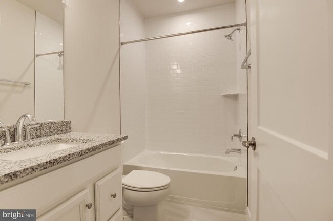 Building Photo - 43798 Middleway Ter