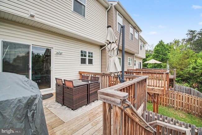 Building Photo - 2525 Drake Ln