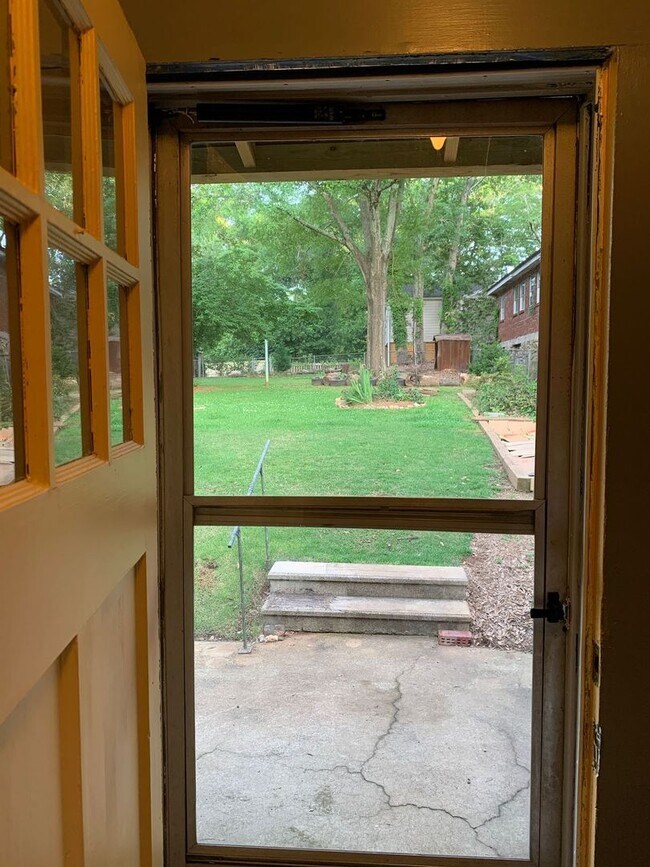 Building Photo - 3BR Normaltown Charmer