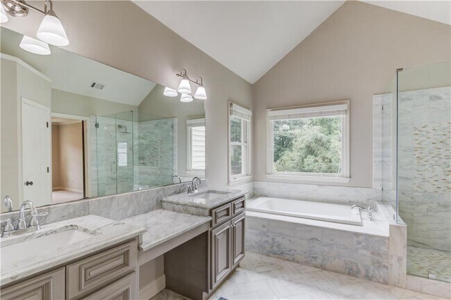 Building Photo - 153 Lantern Ridge Ct