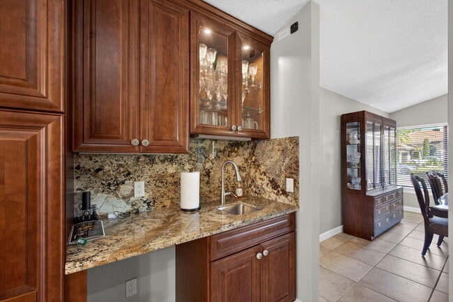 Building Photo - 168 Thornton Dr