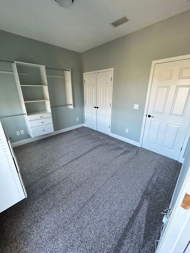 Building Photo - 664 Helen Ave