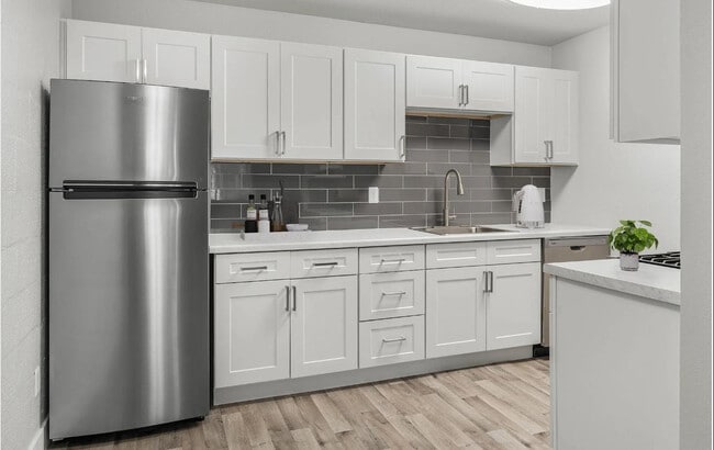 Building Photo - 2025 W Indian School Rd