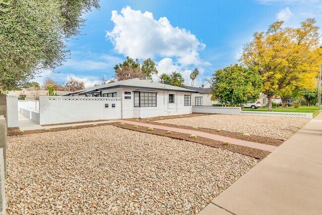 Building Photo - 544-546 W San Juan Ave