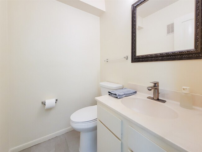 Building Photo - 1601 S Shepherd Dr