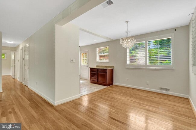 Building Photo - 6903 Fern Ln