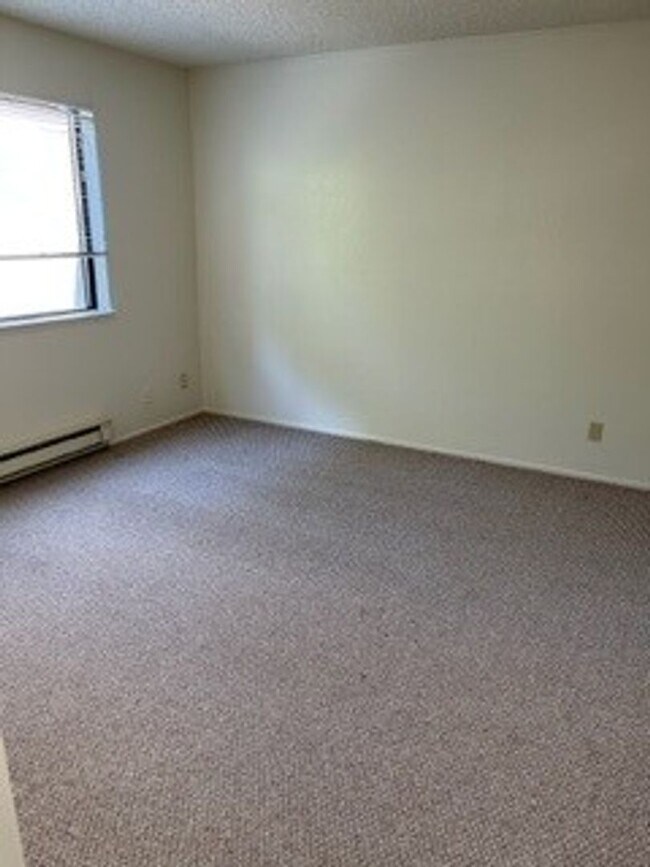 Building Photo - Great Condo in Desirable Fremont