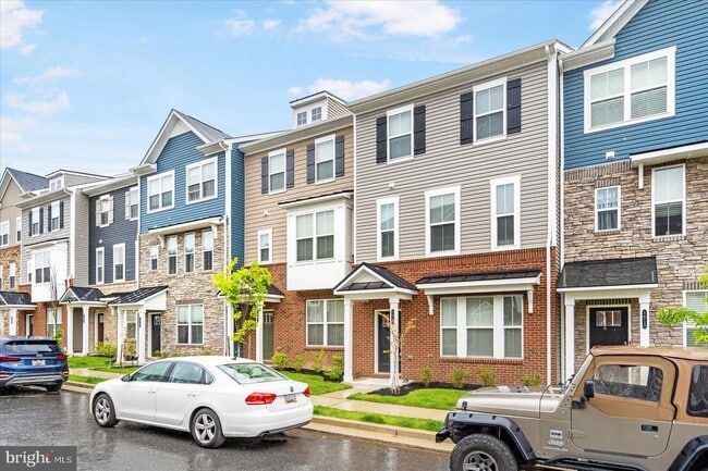 Building Photo - 1815 Iris Ln