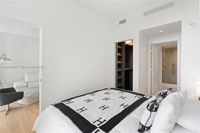 Building Photo - 2678 Tigertail Ave