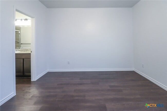 Building Photo - 5005 Rose Gdn Lp