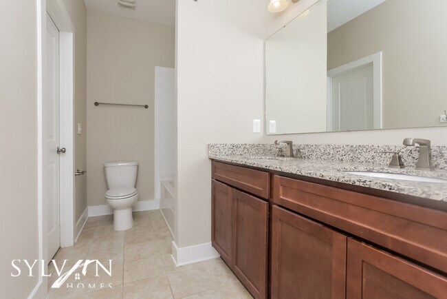 Building Photo - This delightful 3BR 2.5BA is a gem