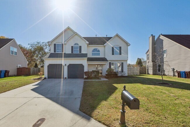 Building Photo - Bright, Clean & Convenient - Perfect 4 Bedroom Home in Chesapeake