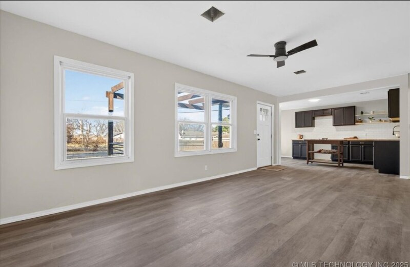 Building Photo - 508 NE Avondale Ave