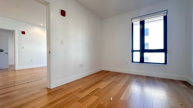 Building Photo - 627 Columbus Ave