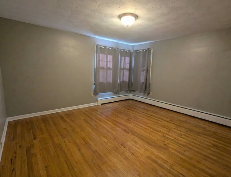 Building Photo - 12 James St