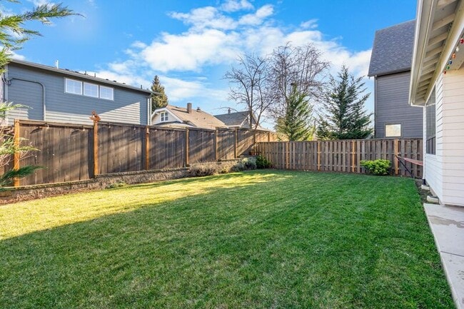 Building Photo - 4090 NE 6th Ave