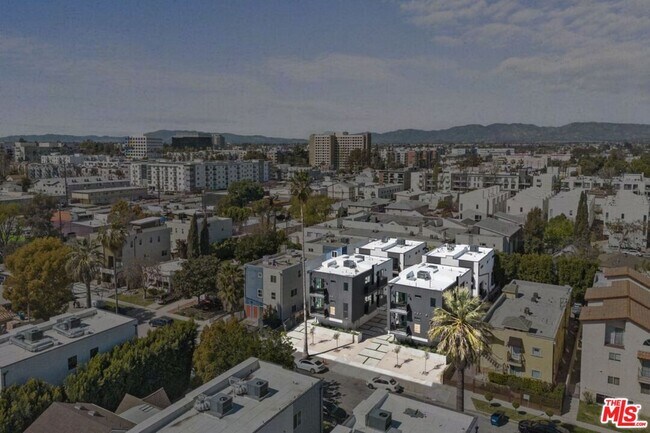 Building Photo - 10919 Hesby St