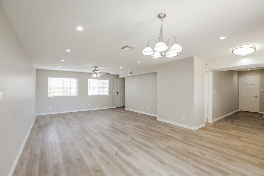 Building Photo - 9229 S Las Lomitas Pl