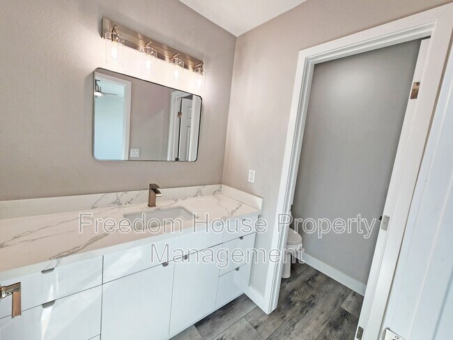 Building Photo - 561 Valiant Ave