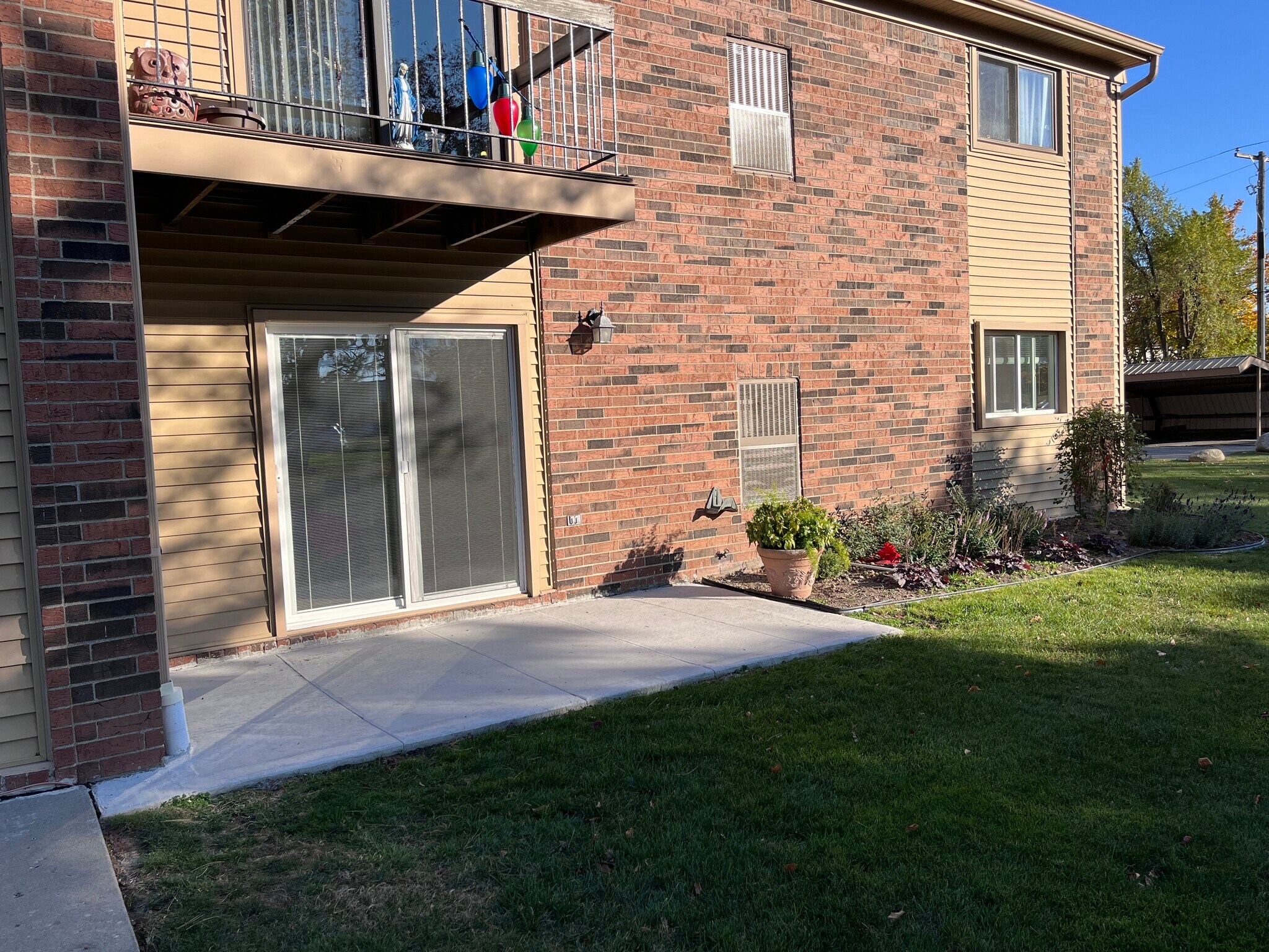 Building Photo - 16140 Clarkson Dr