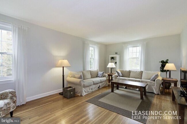 Building Photo - 3051 Idaho Ave NW