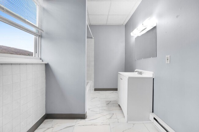 Building Photo - 540 Seneca St