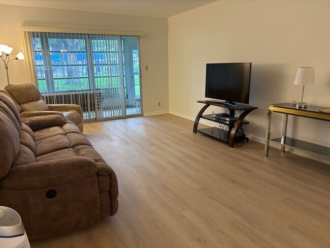 Building Photo - 2303 Lucaya Ln