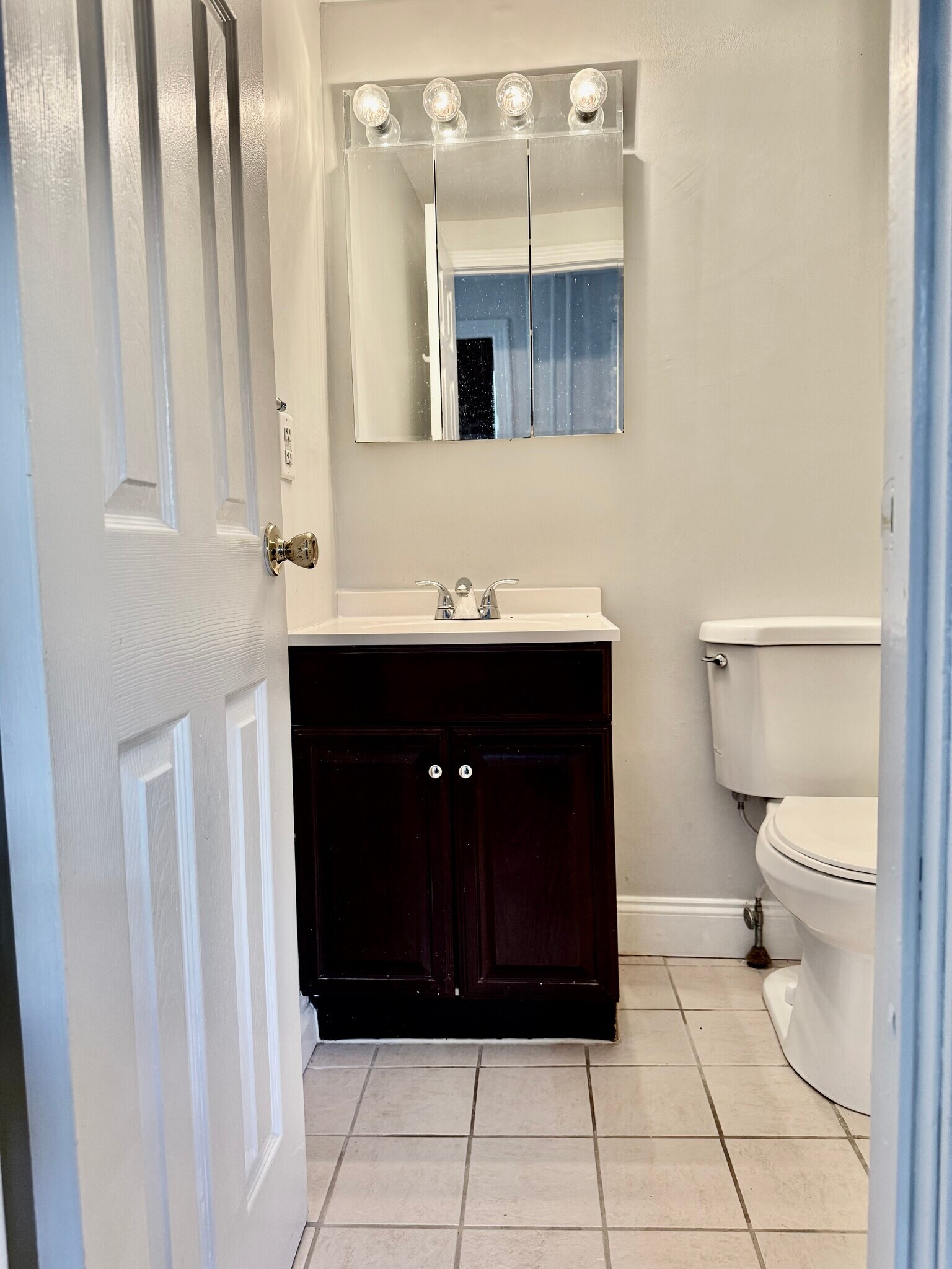 Building Photo - 302 Dickinson St