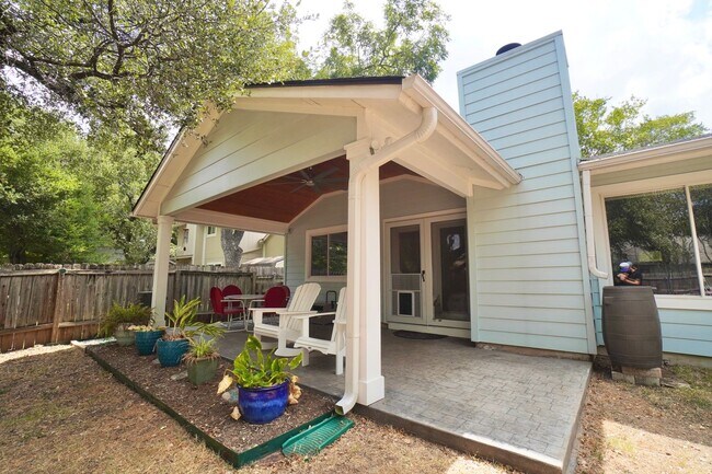 Building Photo - 4600 Pelham Dr