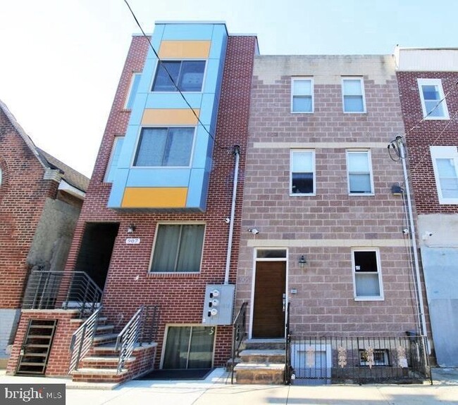 Building Photo - 905 Diamond St