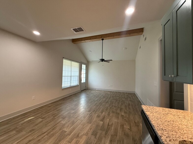 Building Photo - 603 Nacogdoches St