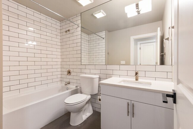Building Photo - Newly Renovated and Modern 2BR Apartments in Columbia City